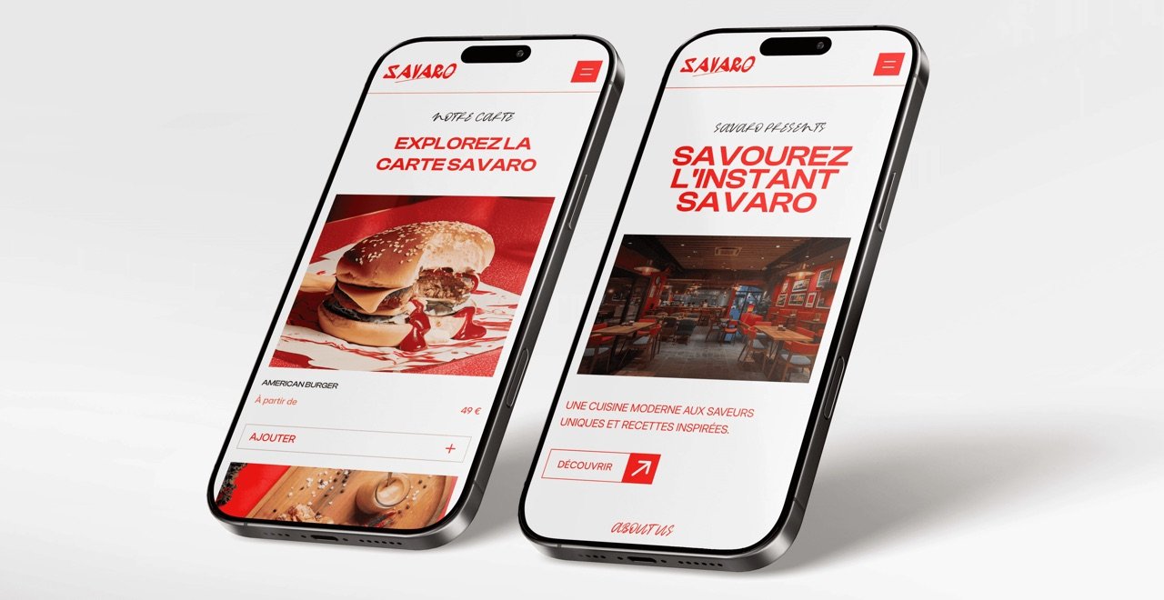 Deux téléphones affichent le site de Savaro : à gauche la carte avec un burger, à droite l'accueil « Savourez l'instant Savaro ».