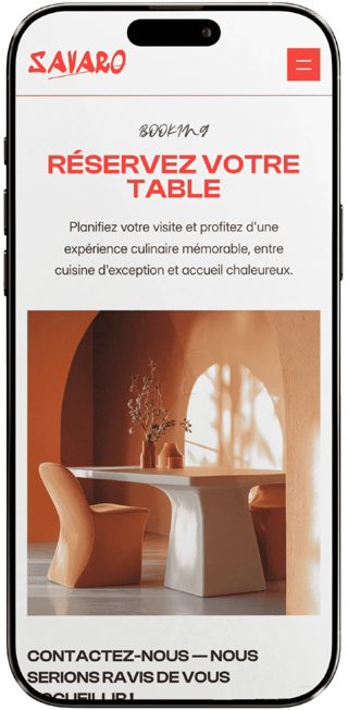 La section « Réservez votre table » de Savaro sur téléphone, avec la photo d'une table et de ses chaises dans une salle aux tons terracotta.